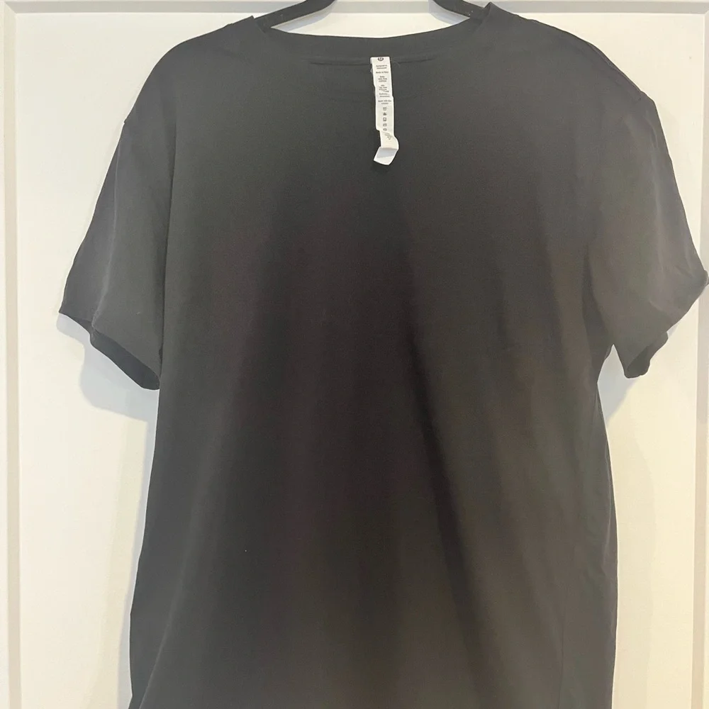 Lululemon Athletica Black Short Sleeve T-Shirt - Picture 4 of 6